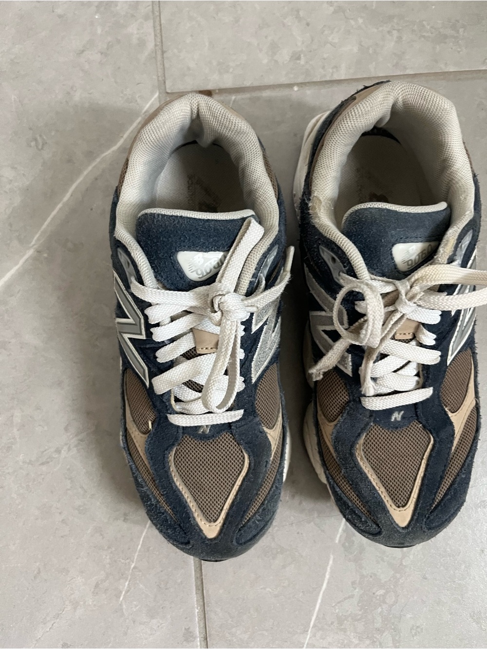 New Balance Navy and Tan Low-Top Sneakers - Picture 6 of 6